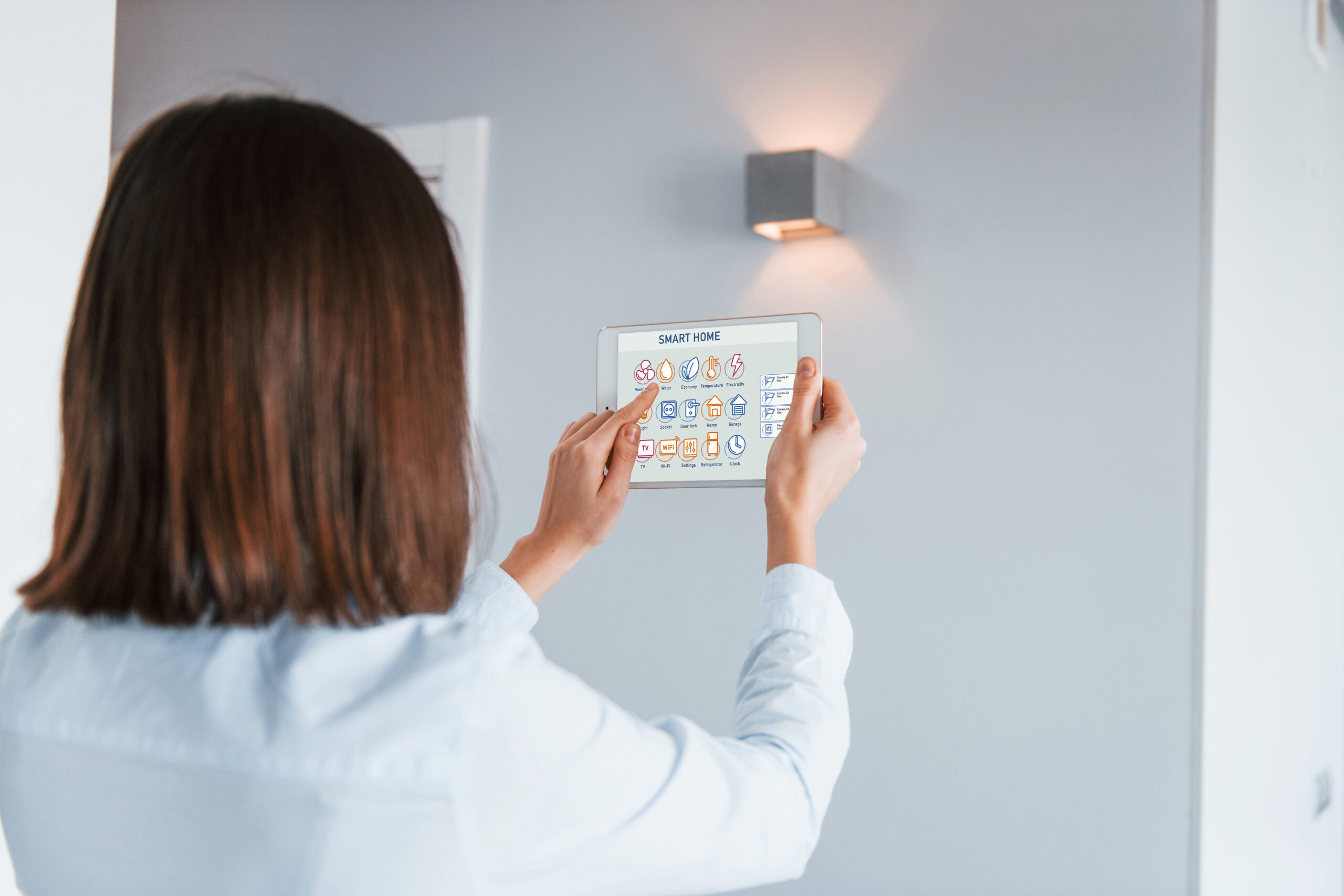 Automatyka budynkowa KNX w nowym domu planowana przed instalacją elektryczną